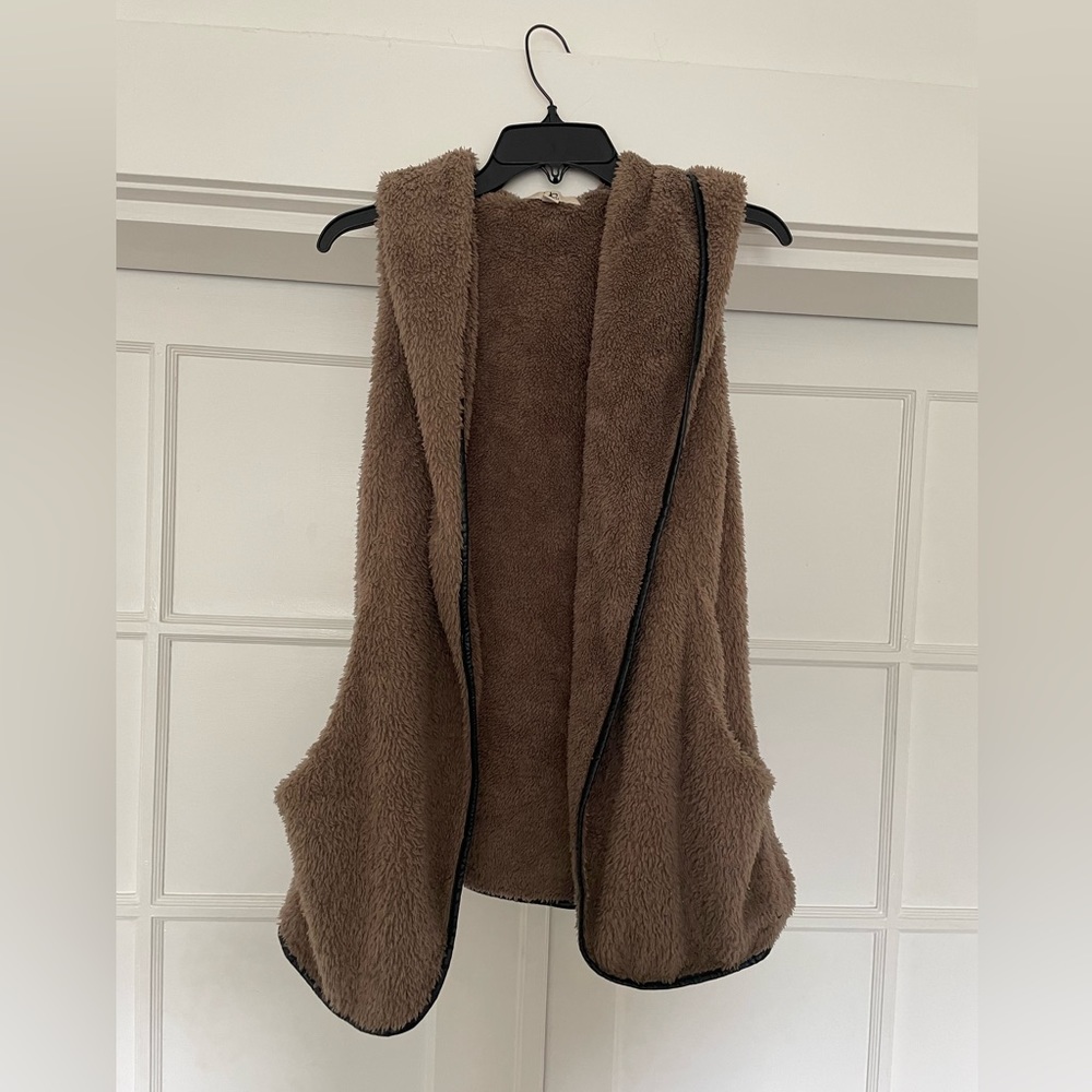 Fuzzy brown oversized vest size S